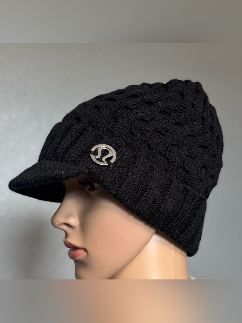 Lululemon Black Cable Knit Visor Beanie 100% Merino Wool OS